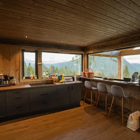 Vidsyn Midjås * Vistad